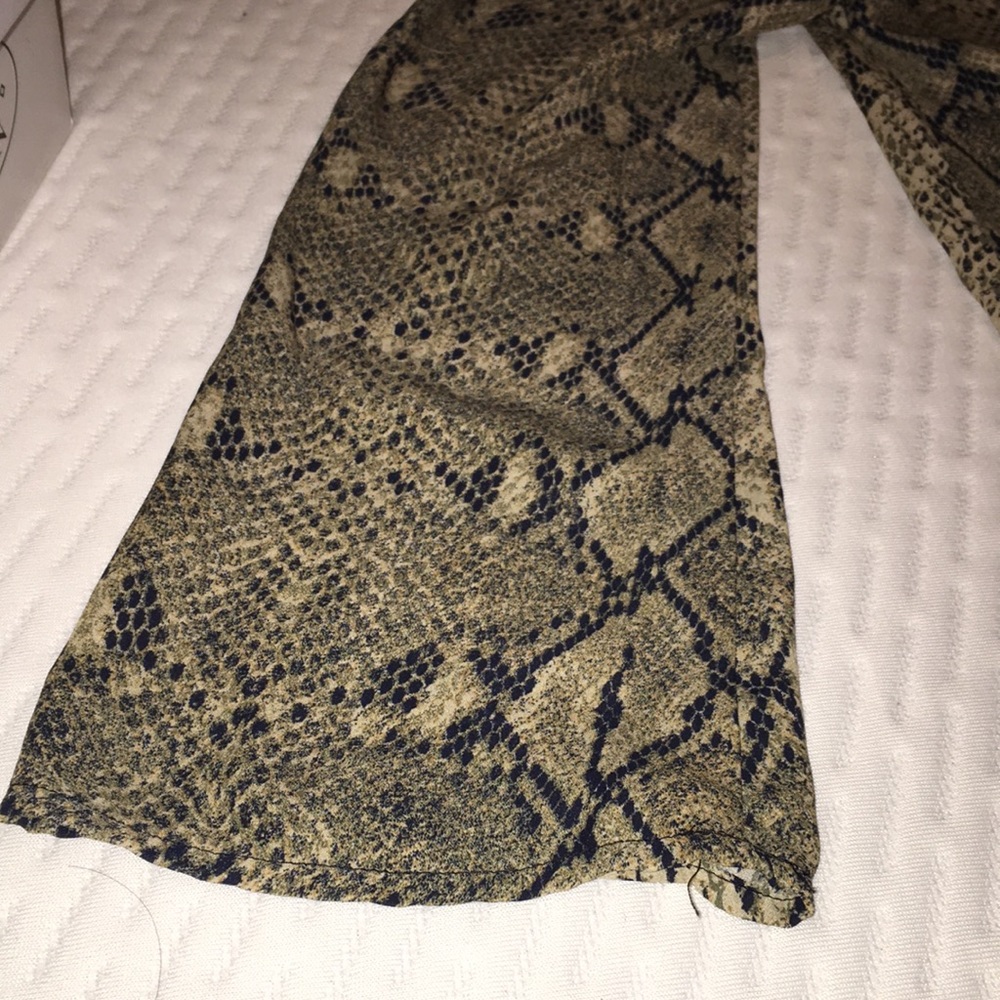 Snake print v neck choker top M - Picture 4 of 4